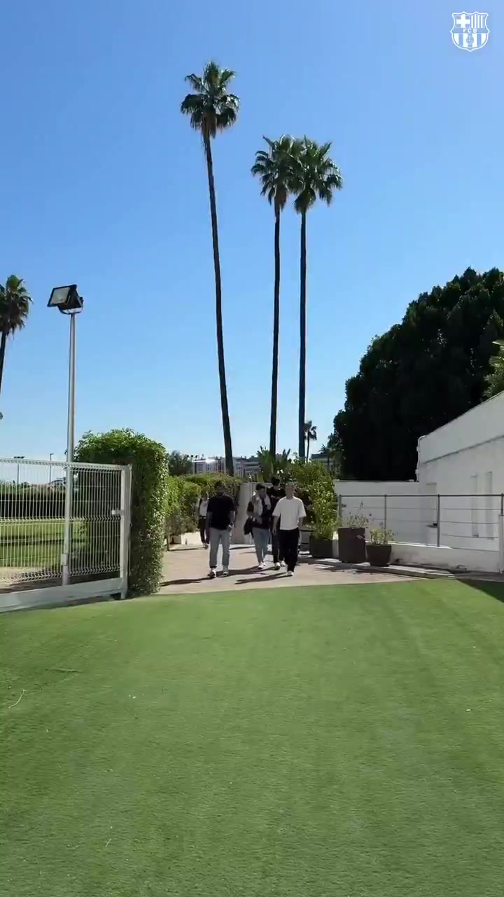 准备参加国王杯决赛！巴萨社媒晒球员们抵达塞维利亚视频